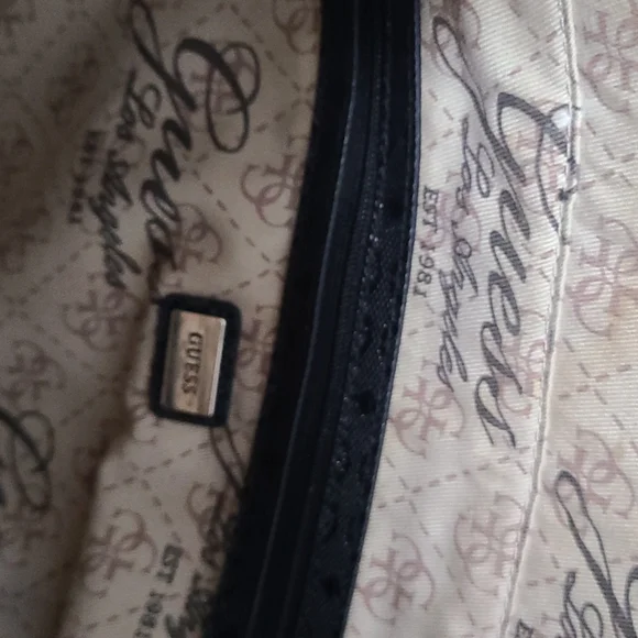 GUESS Tote bag. - Picture 6 of 8